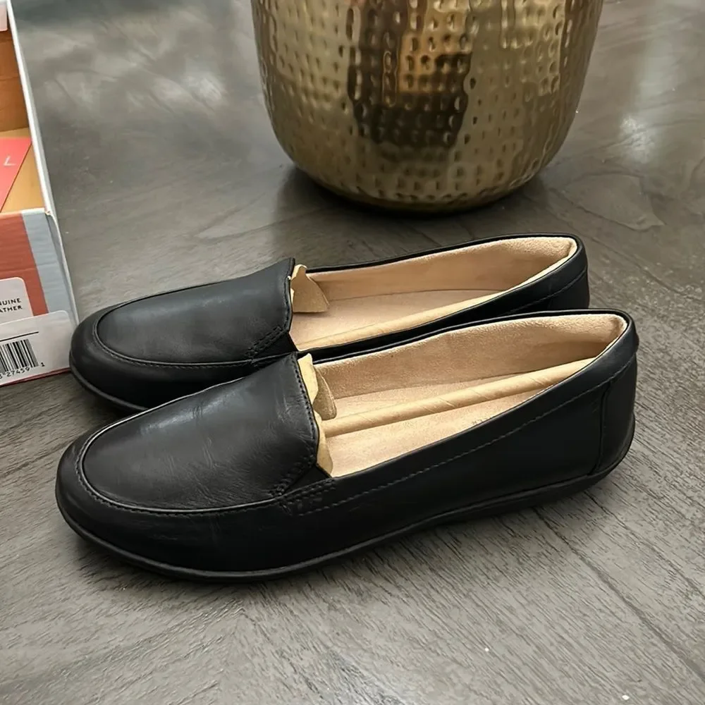 Naturalizer Kacy Leather Slip-On Loafer (WIDE) - Picture 6 of 11